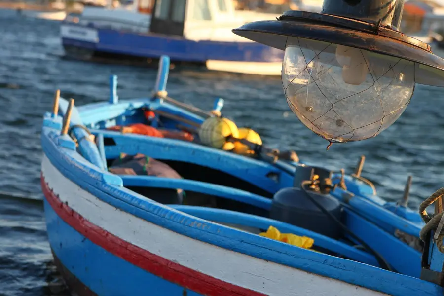 Porto Palo di Menfi, sopralluogo per la rimozione della posidonia: stanziati 400 mila euro