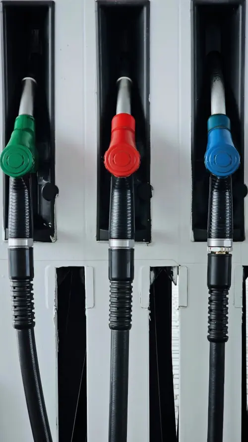 Caro carburante, la Regione prepara un piano da 25 milioni per autotrasporto, agricoltura e pesca