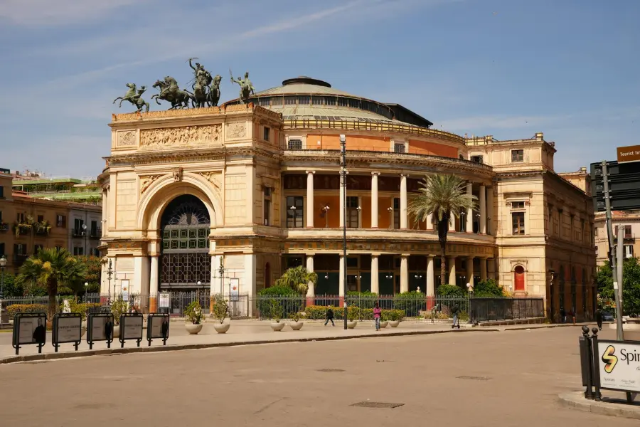 Palermo, 800 studenti al Politeama per donazione sangue e legalità