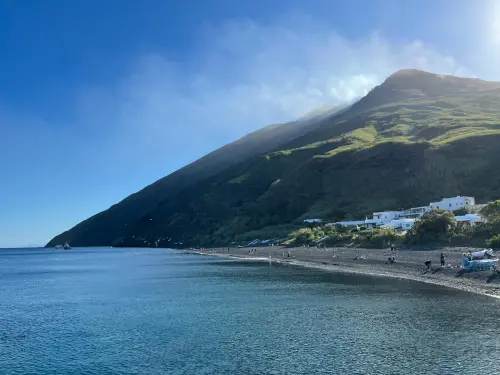 Le Isole Eolie: guida completa a come arrivare, quale isola scegliere e cosa fare tra Stromboli e Vulcano