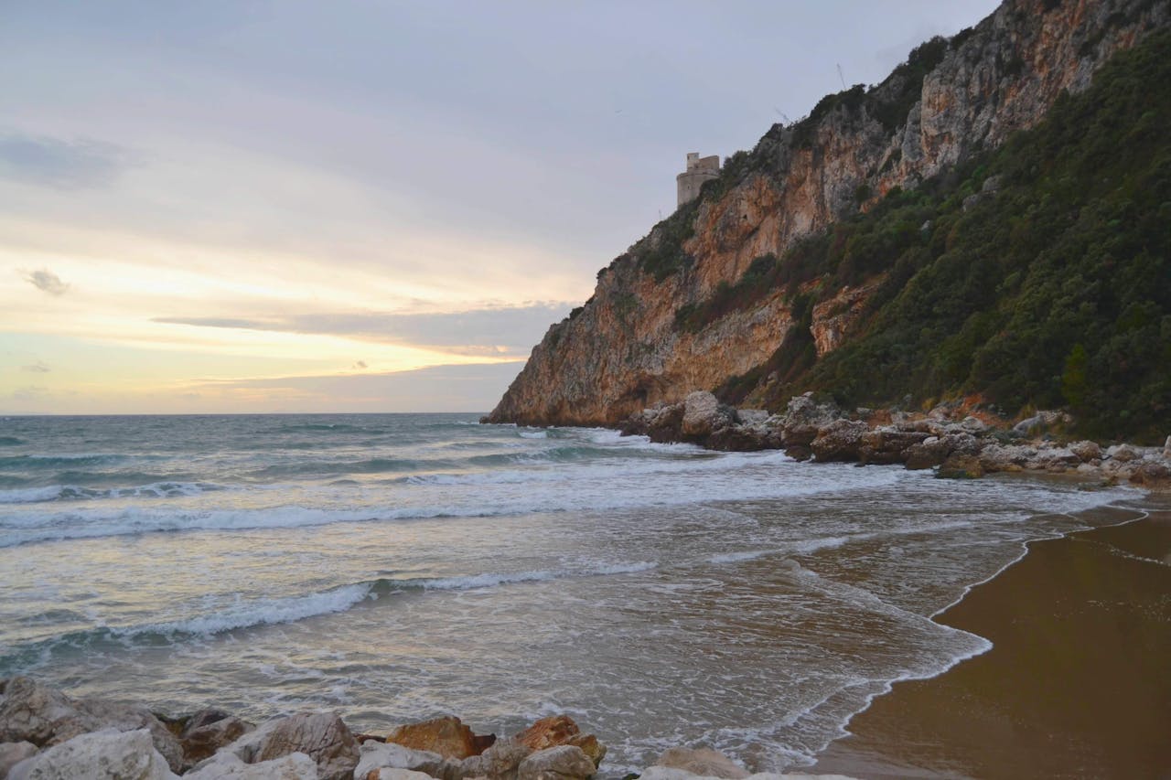 Le calette meno conosciute della Sicilia: angoli di mare da cercare con criterio